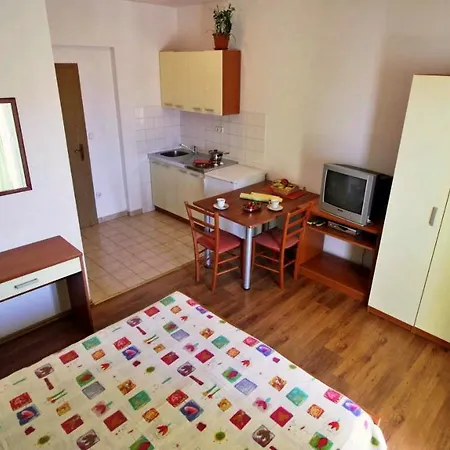 Apartments Marko Nemira Omiš Exterior foto