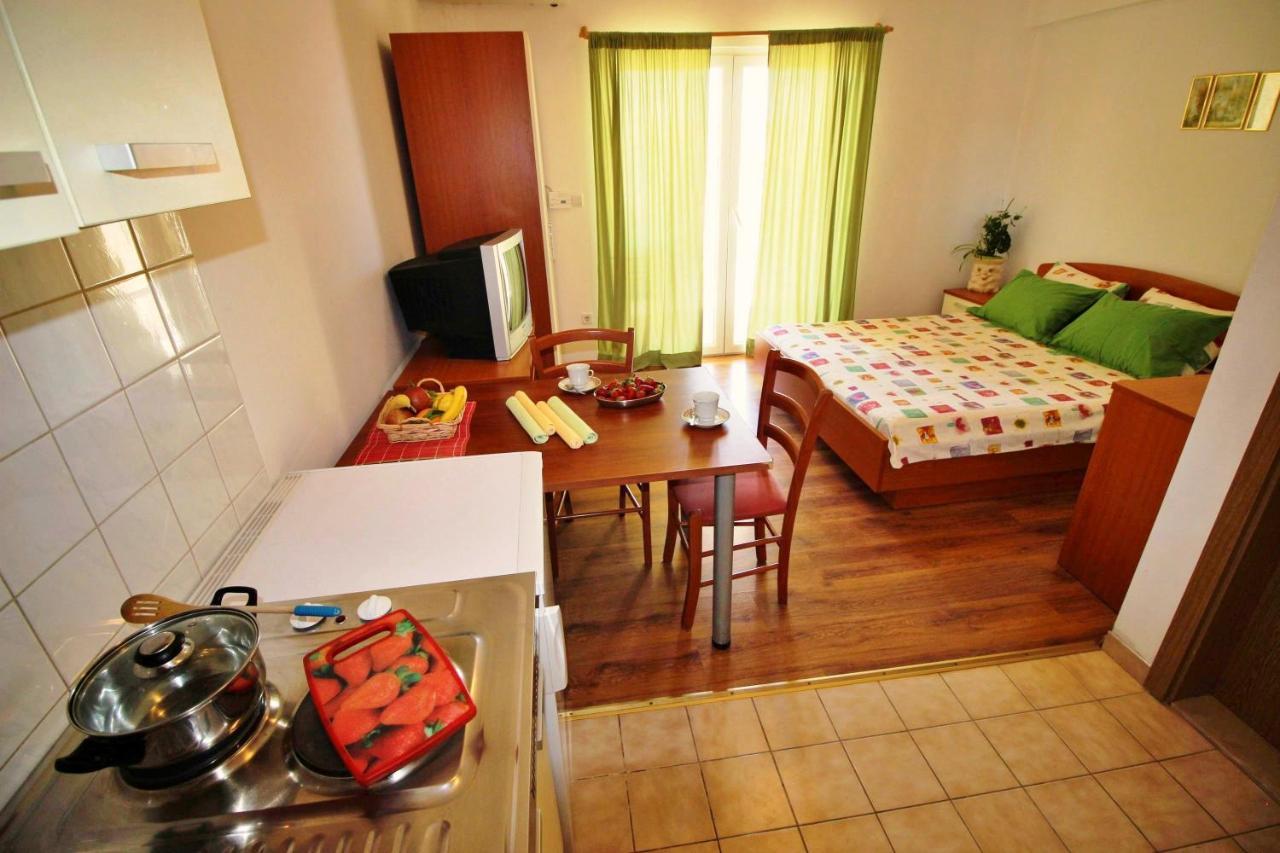 Apartment Marko Nemira *