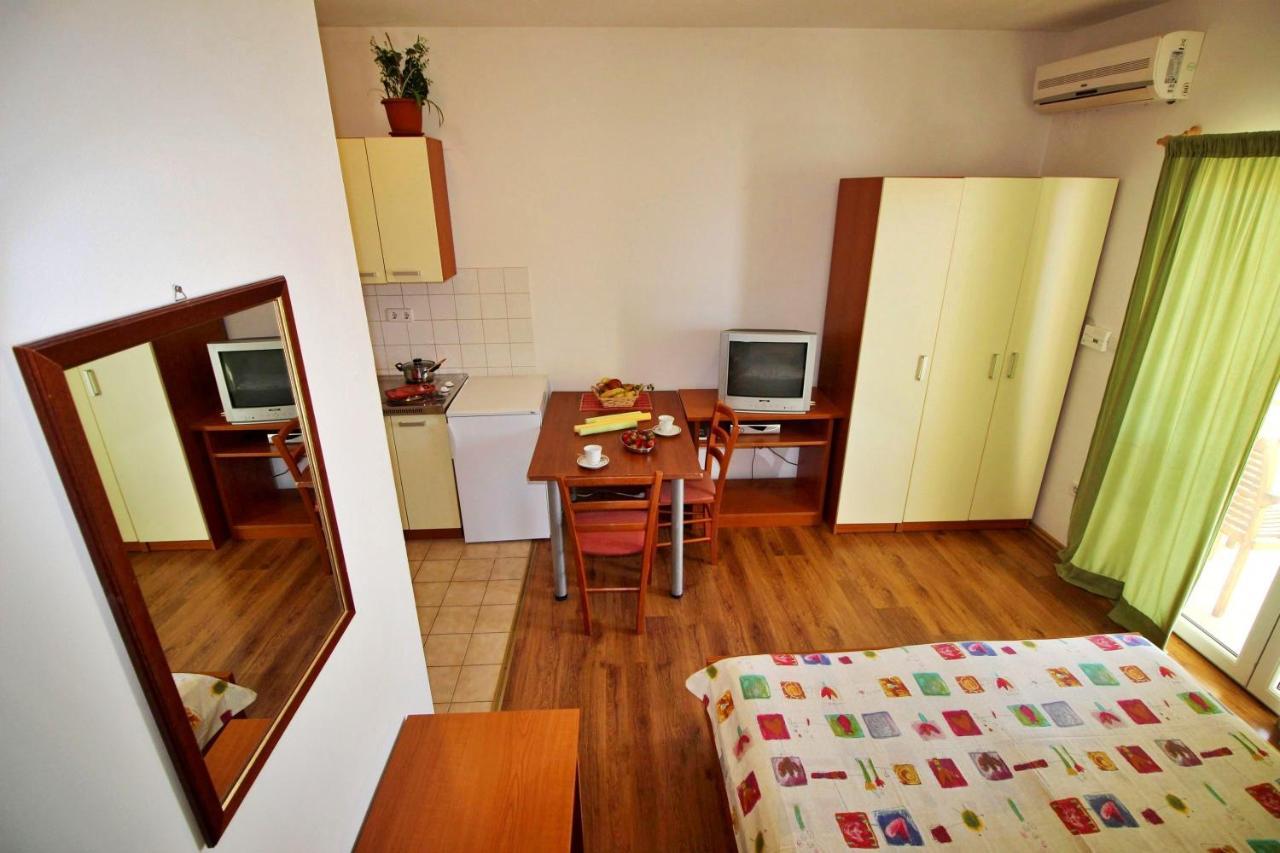 Marko Nemira Apartment Omiš