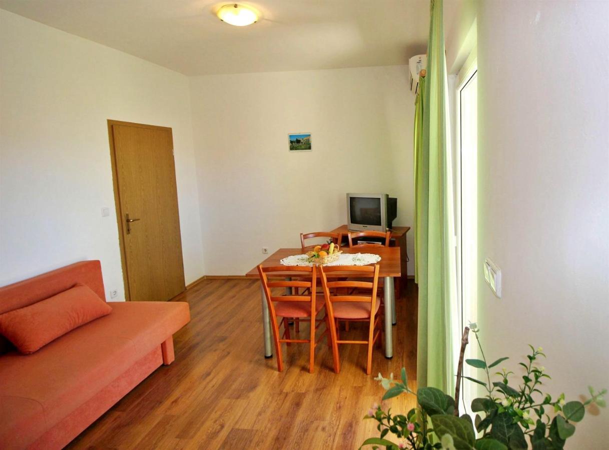 Apartment Marko Nemira Omiš